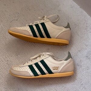 Adidas Japan Women’s Cream and Dark Green Sneakers Original.